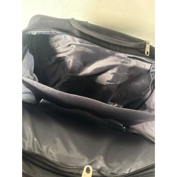 Samsonite Heritage Wheeled Business Carrying Carry-On Bag
Case for 17" Laptop - Picture 9 of 9